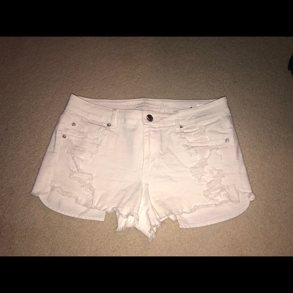 ❗️sold❗️American Eagle White Distressed Shorts - Picture 2 of 4